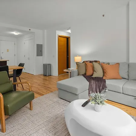 Modern 2br Steps From New York's Iconic Broadway *