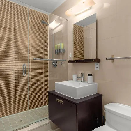 Modern 2br Steps From New York's Iconic Broadway Apartment *