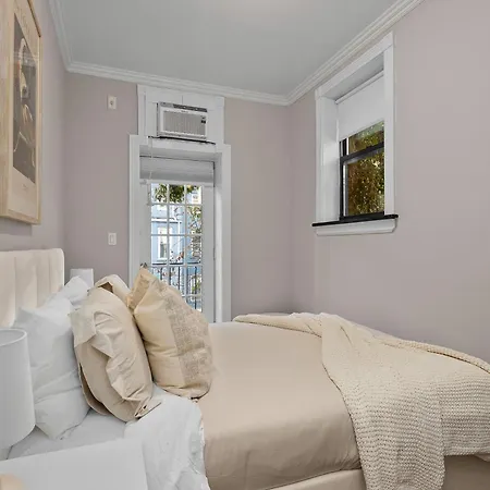 Spacious Midtown Retreat 2br Nyc Haven Near Landmarks Apartment