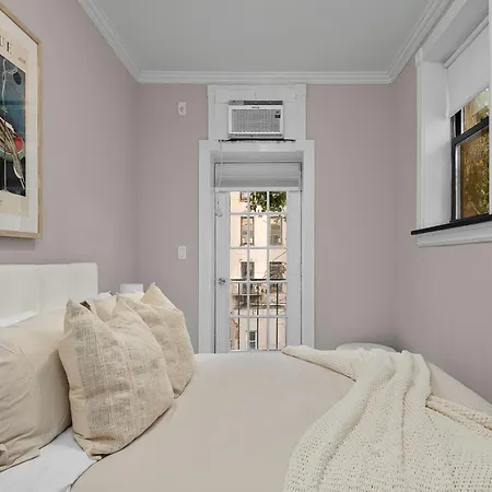 Spacious Midtown Retreat 2br Nyc Haven Near Landmarks Apartment New York