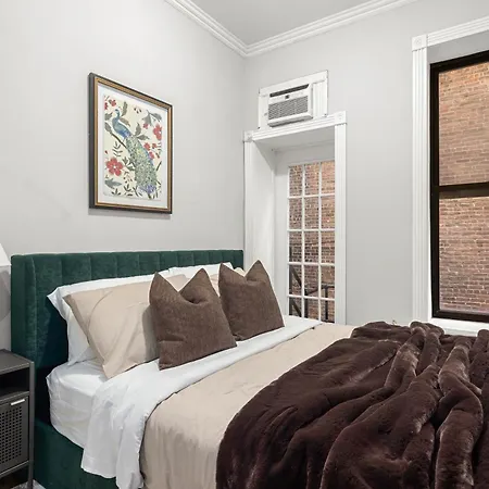 Stylish Escape Modern 2br On Street * New York