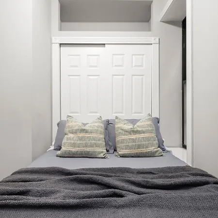 Stylish Escape Modern 2br On Street Apartment