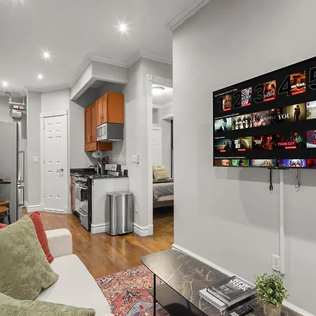 Stylish Escape Modern 2br On Street New York