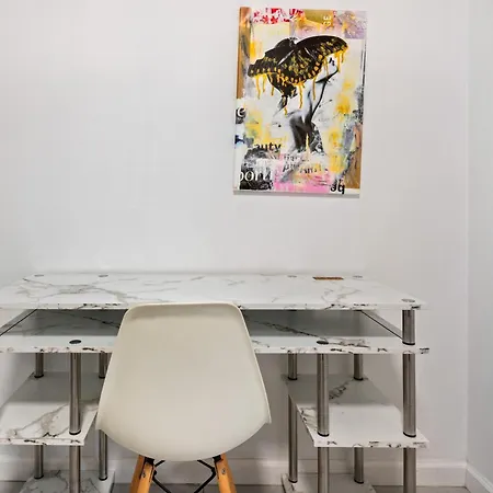 Monthly Lower East Side Two Bedroom Hotel 4*