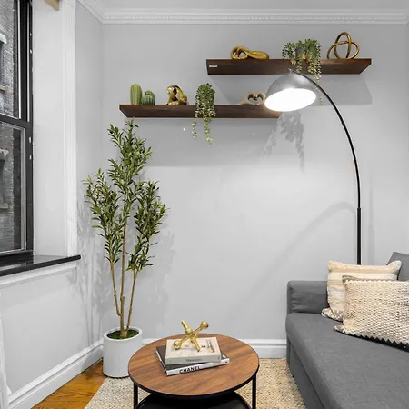 Modern Manhattan In Prime Spot