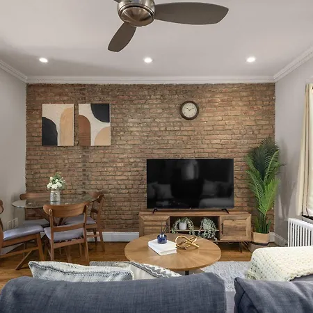 Stylish Nyc Retreat Near Attractions Apartment