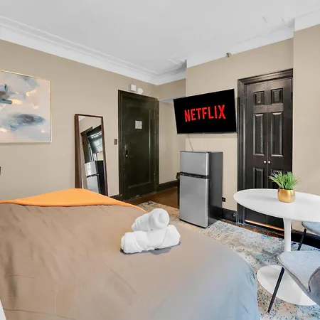 Apartment Nyc In The Location! Walking Distance To Everything!