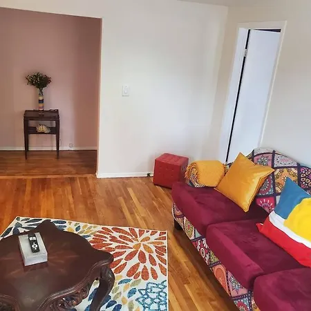 Apartment With Ayana In St Albans New York