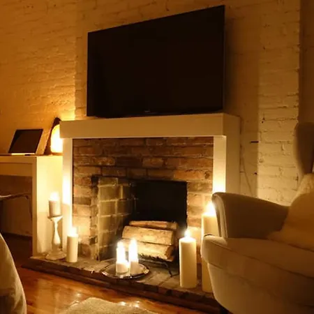 Sunny Chelsea Getaway Apartment