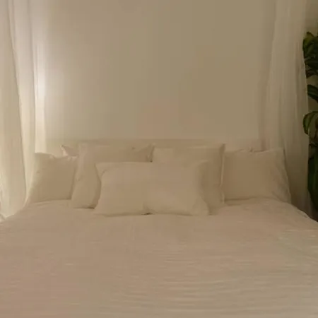 Sunny Chelsea Getaway Apartment *