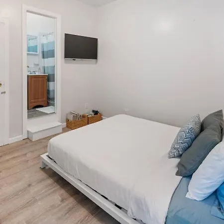 2br Great Location Short Walk To Times Square * New York