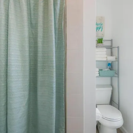 2br Great Location Short Walk To Times Square