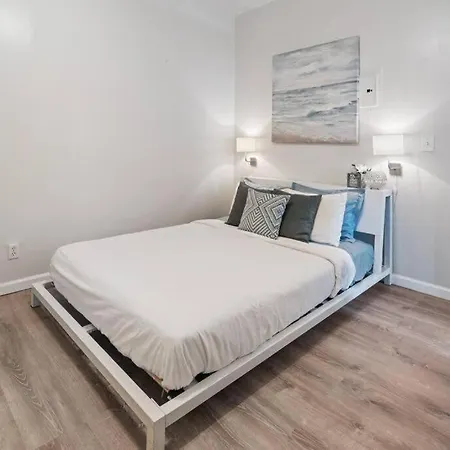 2br Great Location Short Walk To Times Square Apartment *