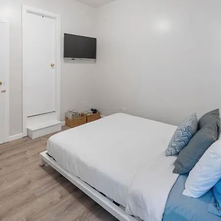 2br Great Location Short Walk To Times Square Apartment