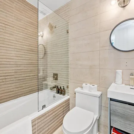Mid-century 5br And 5 Baths W Ps5 & Laundry *