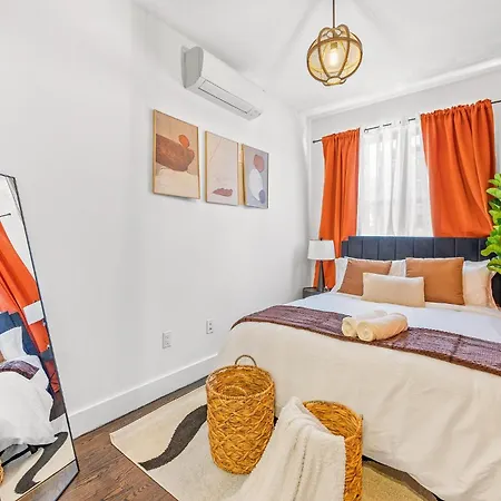 Mid-century 5br And 5 Baths W Ps5 & Laundry Apartment *