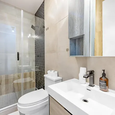 Mid-century 5br And 5 Baths W Ps5 & Laundry Apartment