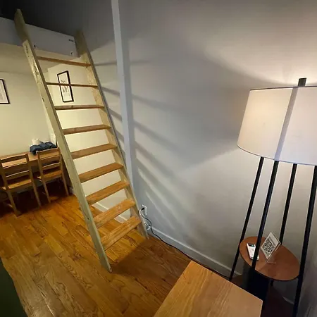 Union Square 4 With Shower - Shared Toilet Apartment *