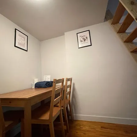 Union Square 4 With Shower - Shared Toilet Apartment *