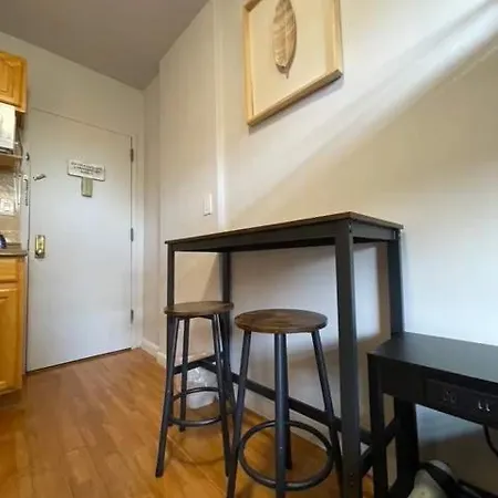 Chelsea 5 - Shared Bathroom - 5th Floor Walk Up Apartment New York