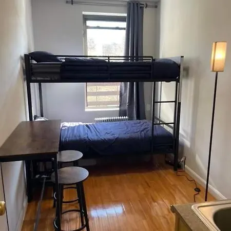Apartment Chelsea 5 - Shared Bathroom - 5th Floor Walk Up