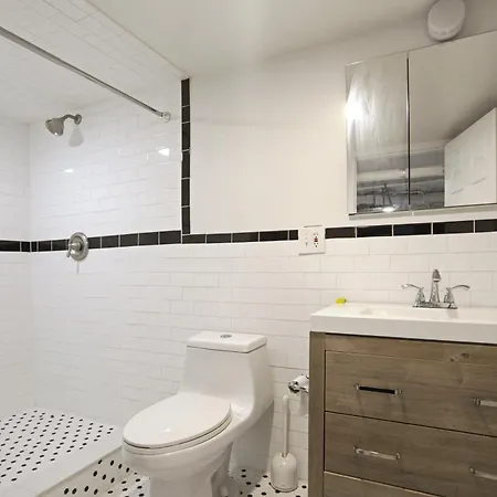 3br Nyc Brownstone Game Backyard Patio Apartment *