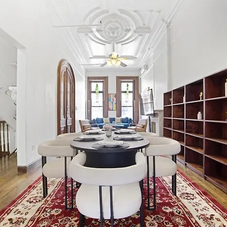 Apartment 3br Nyc Brownstone Game Backyard Patio New York