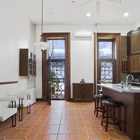3br Nyc Brownstone Game Backyard Patio Apartment