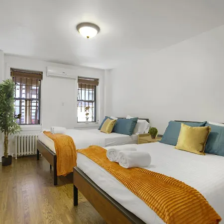 3br Nyc Brownstone Game Backyard Patio Apartment *