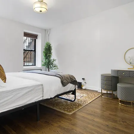 3br Nyc Brownstone Game Backyard Patio New York