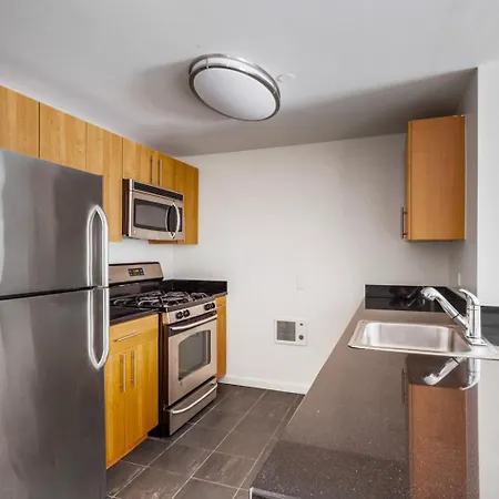 Blueground Lic Pool Wd Nr Gantry Park Nyc-1845 New York