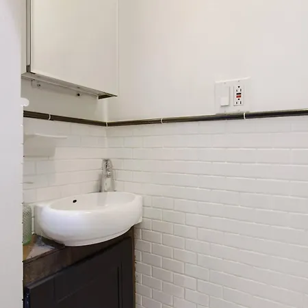 Apartment 3br Nyc Brownstone Game Backyard Patio
