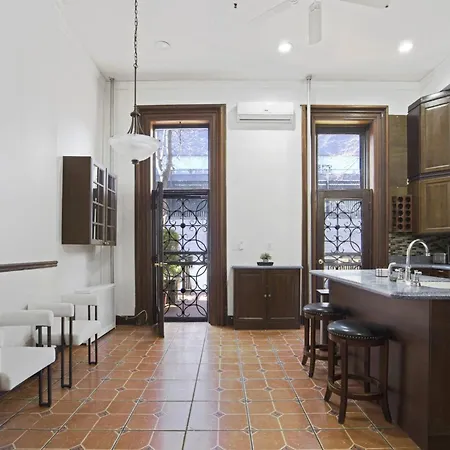 3br Nyc Brownstone Game Backyard Patio Apartment