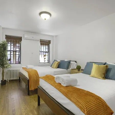 3br Nyc Brownstone Game Backyard Patio
