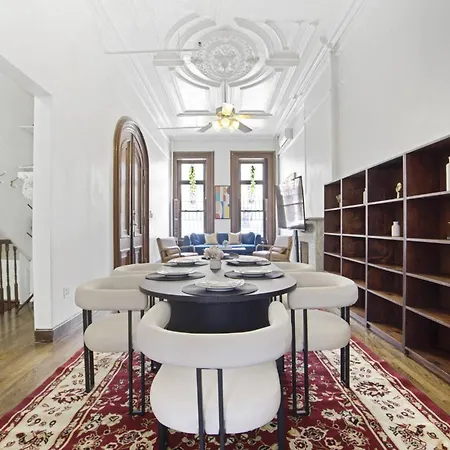 Apartment 3br Nyc Brownstone Game Backyard Patio New York