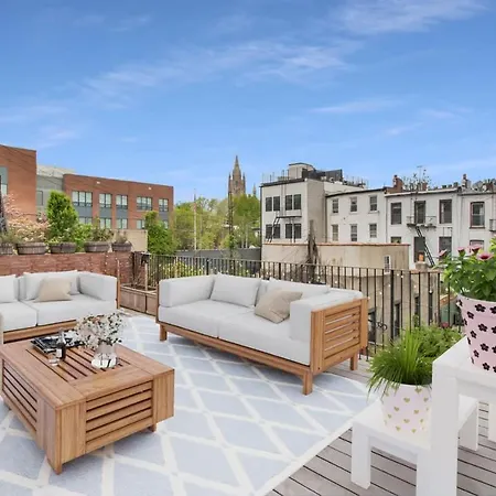 Holiday home 399- Luxury 6br 5baths Townhouse With Garage In Carroll *