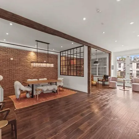 Holiday home 399- Luxury 6br 5baths Townhouse With Garage In Carroll *