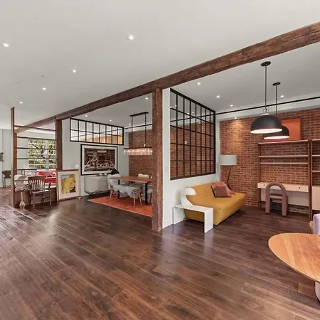 Holiday home 399- Luxury 6br 5baths Townhouse With Garage In Carroll