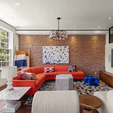 Holiday home 399- Luxury 6br 5baths Townhouse With Garage In Carroll