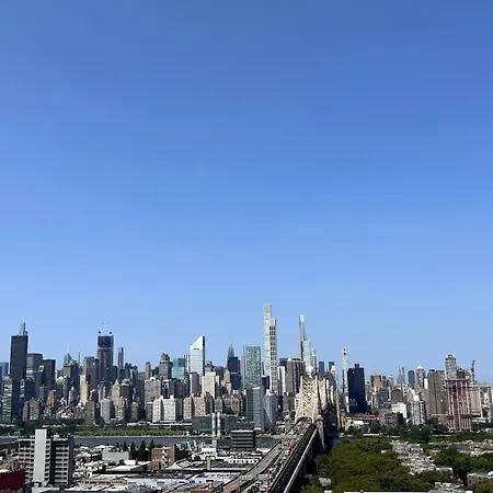 Beautiful Luxury Fantastic Manhattan Skyline View One Bedroom *