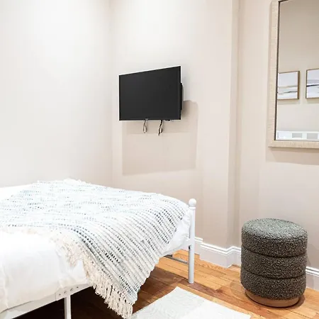 Spacious 4br 2ba Duplex With Private Patio Wd Apartment New York