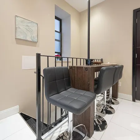 Spacious 4br 2ba Duplex With Private Patio Wd Apartment *