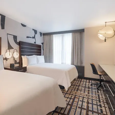 Hotel Hilton Fashion District 4*