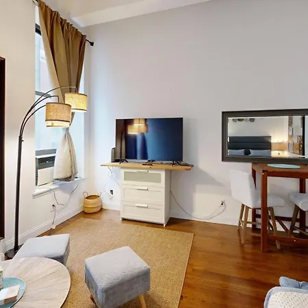 Nomad Stylish In Nyc Apartment New York