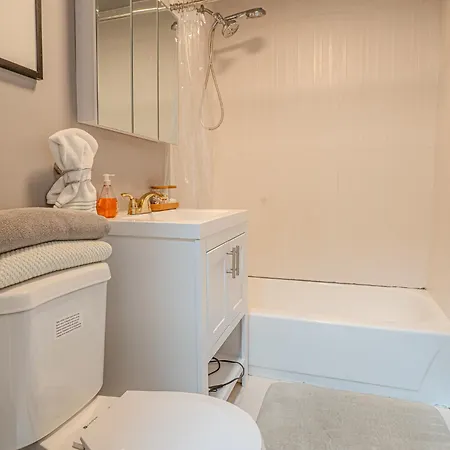Stylish 3bd Near Empire Apartment