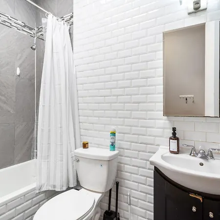 Apartment 5bd Duplex W Private Patio Bbq And Arcade Games New York