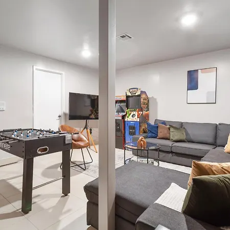 5bd Duplex W Private Patio Bbq And Arcade Games New York