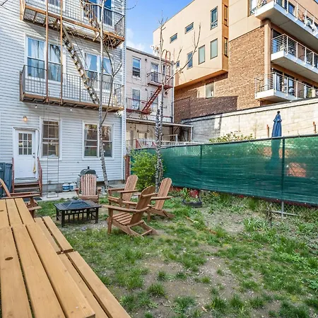 5bd Duplex W Private Patio Bbq And Arcade Games New York