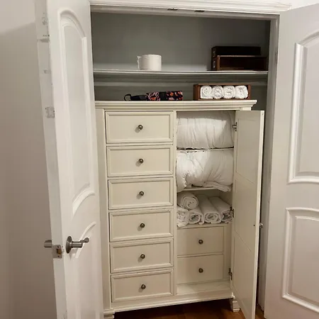 Private Bedroom And Private Bath Guest house