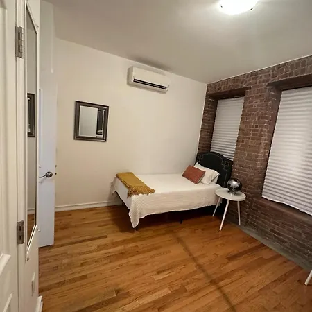 Private Bedroom And Private Bath Guest house